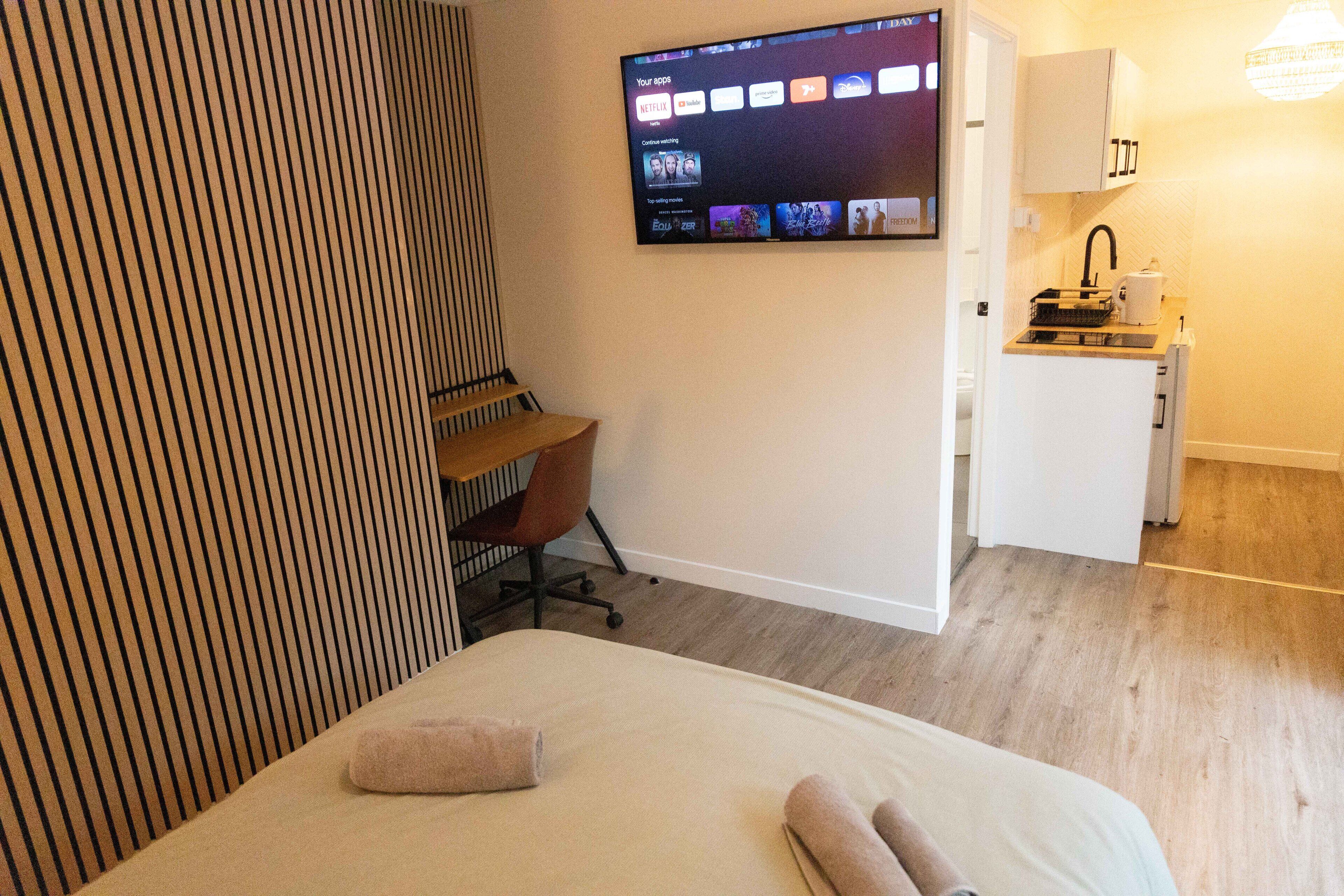 Iron/ironing board, free WiFi, bed sheets