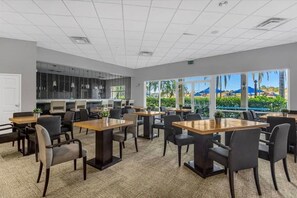 Dining - Lakefront Retreat Near Disney! (Four Corners)