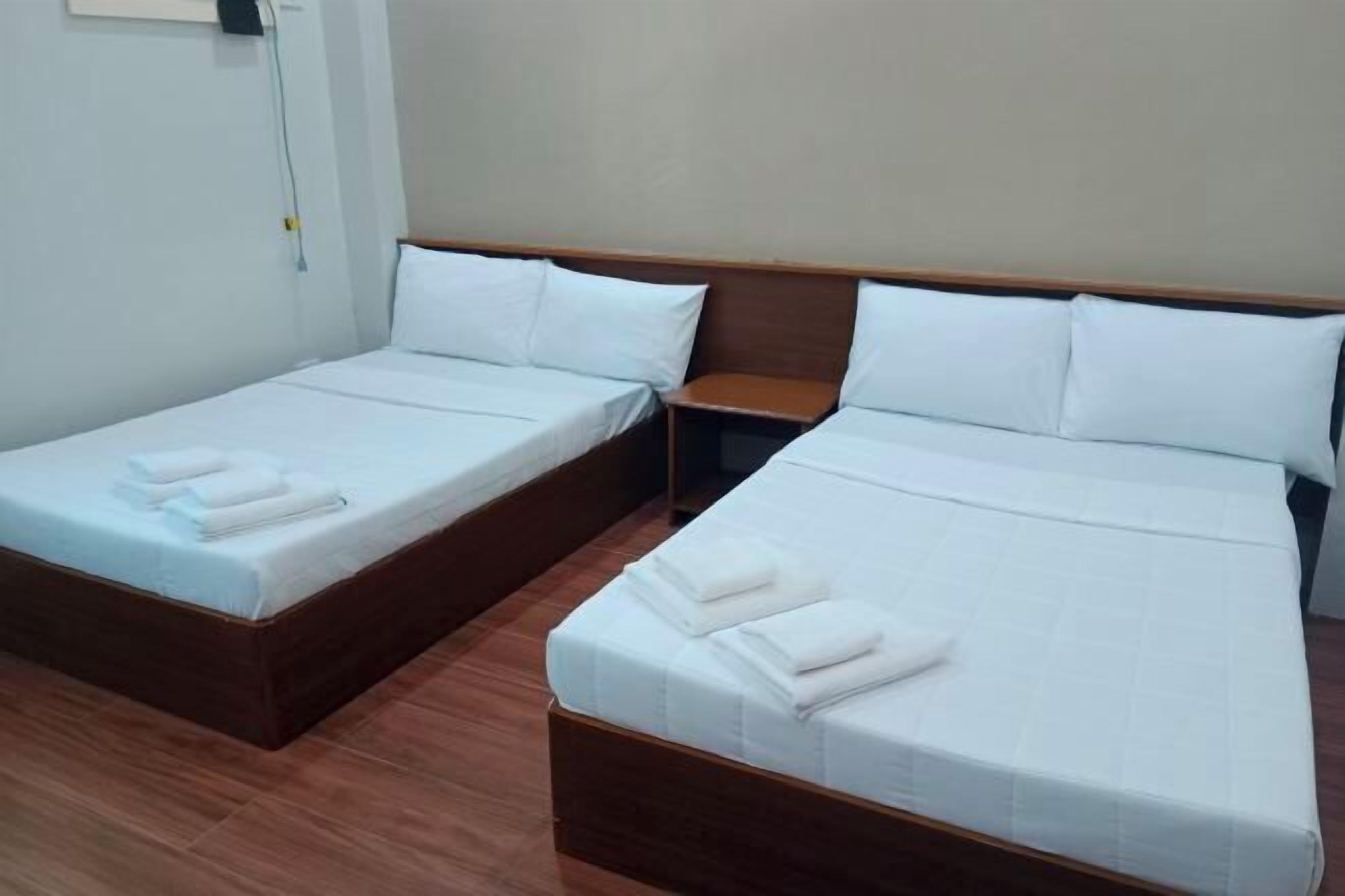 Premium bedding, down comforters, in-room safe, desk