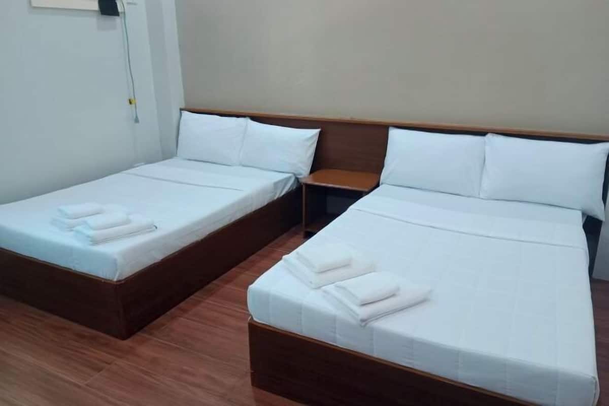 Literie de qualité, couette en duvet, coffre-fort, bureau