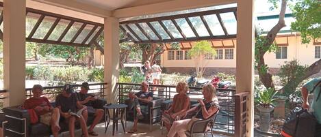 TV màn hình phẳng 32-inch có truyền hình cáp