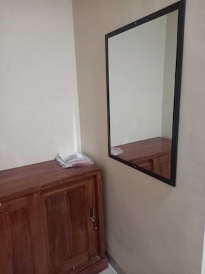Standard Double Room | Free WiFi, bed sheets - Barada poris (Tangerang)