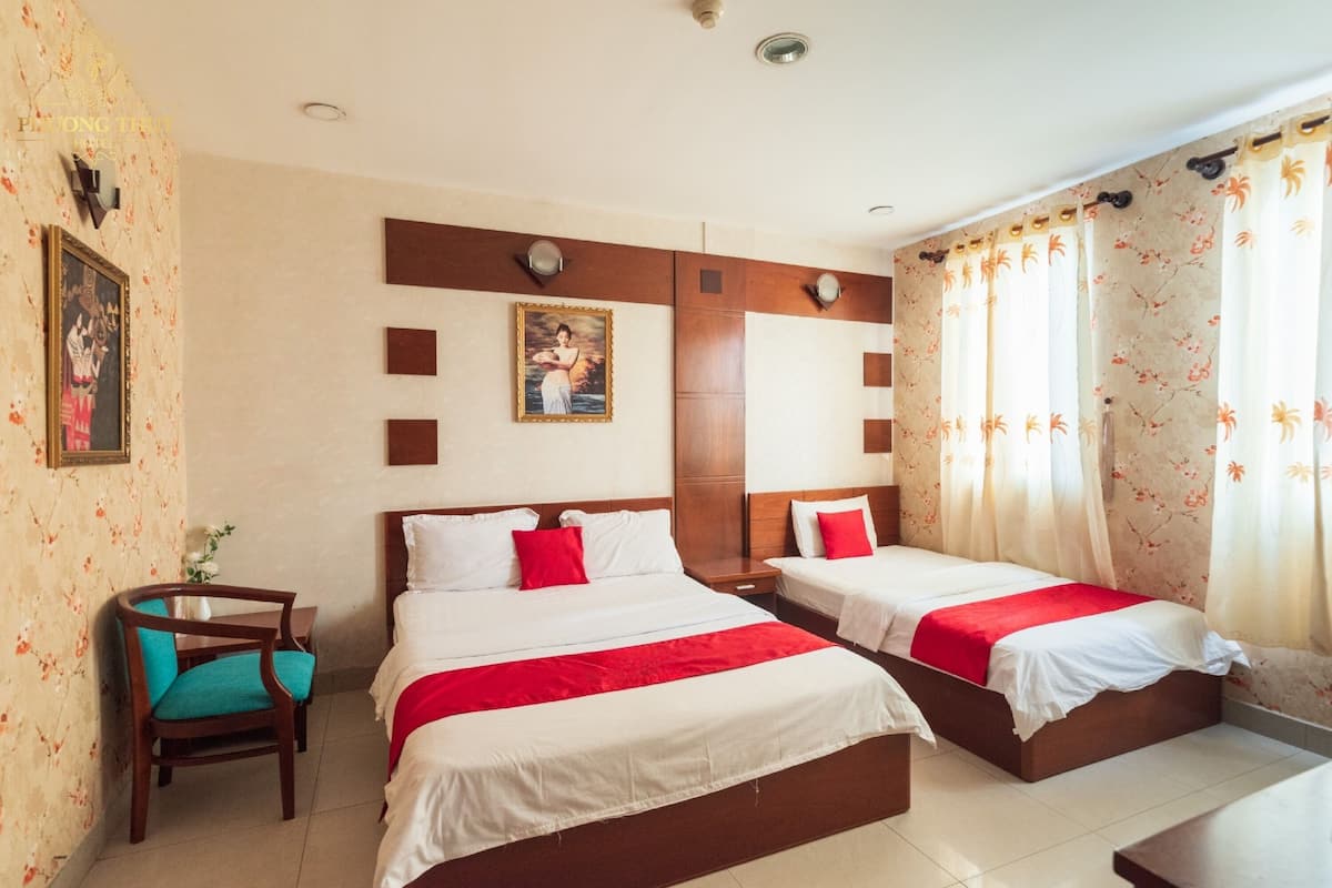Habitación triple de lujo | Minibar, escritorio, cortinas opacas y sistema de insonorización
