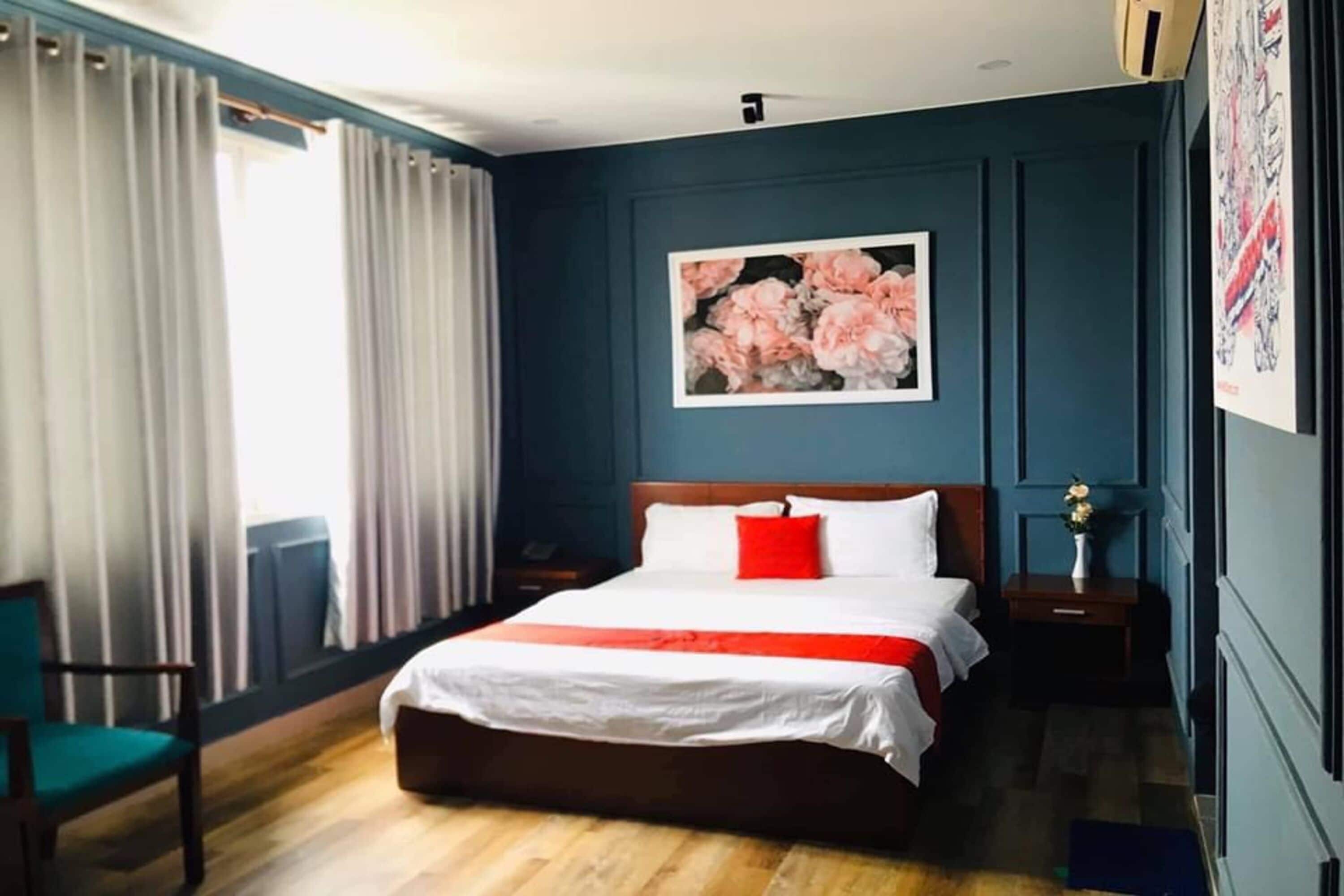 Family Quadruple Room | Minibar, desk, blackout drapes, soundproofing