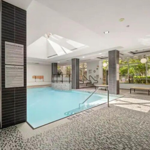 Spacious 3 bedroom 2 bathroom condo in the heart of Mississauga w/ parking!