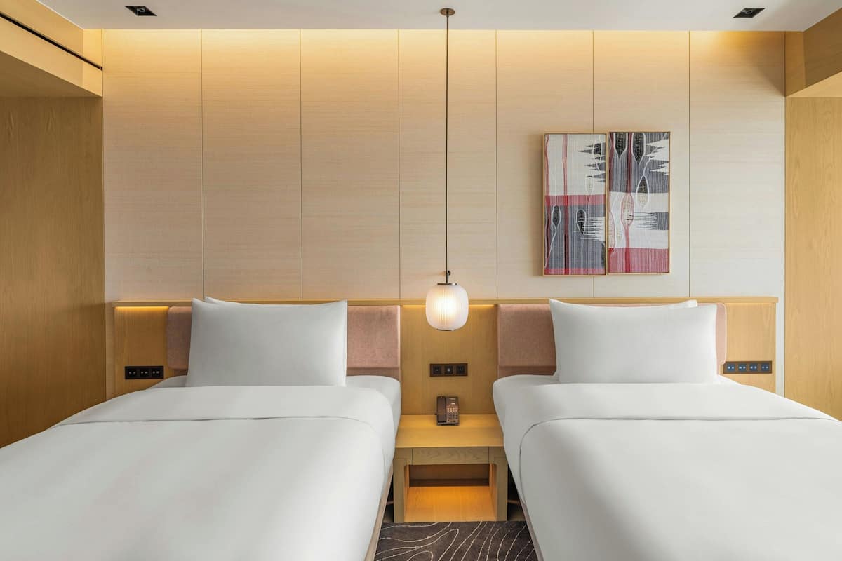 Premium bedding, down duvets, free minibar, in-room safe