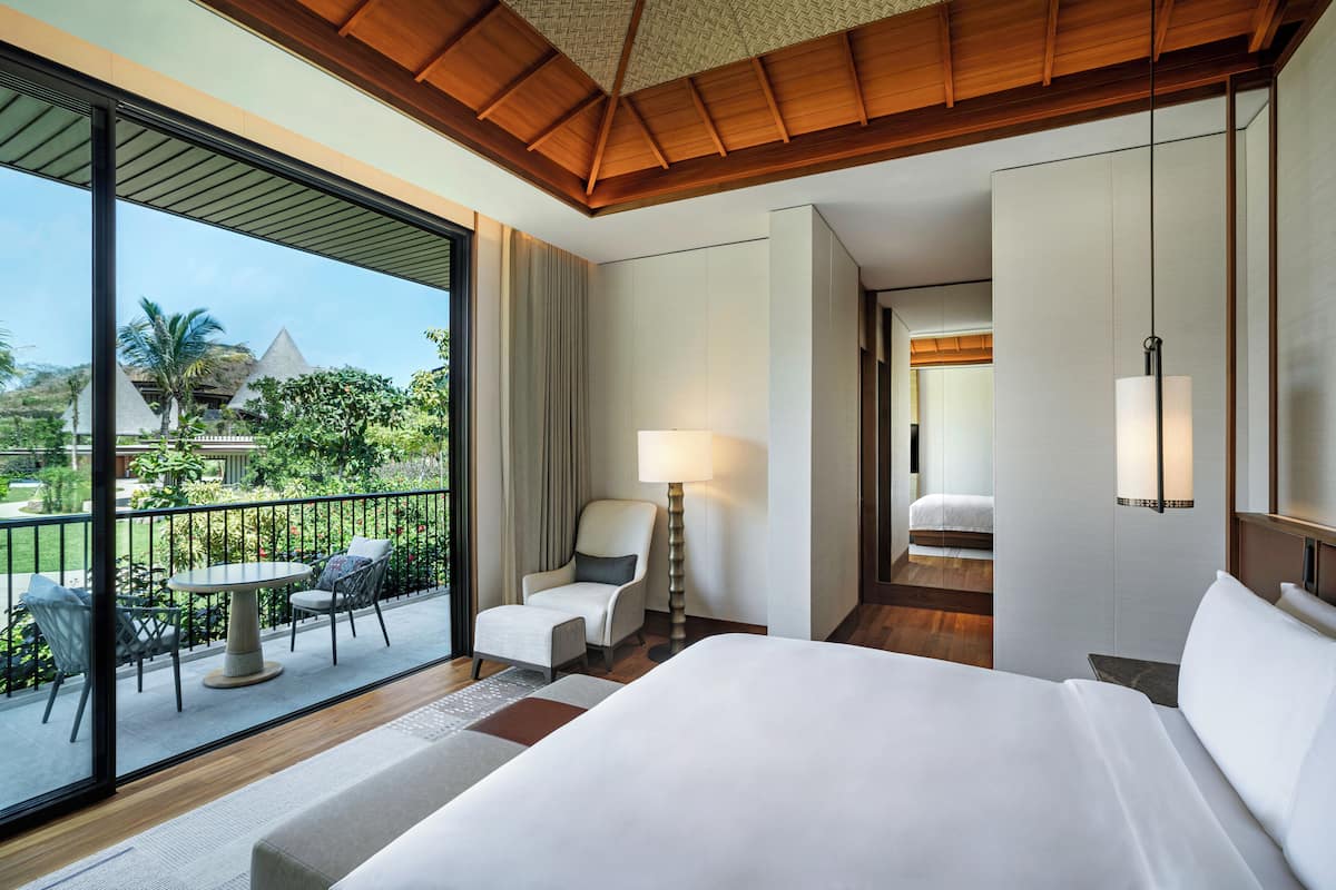 2 bedrooms, Egyptian cotton sheets, premium bedding, minibar