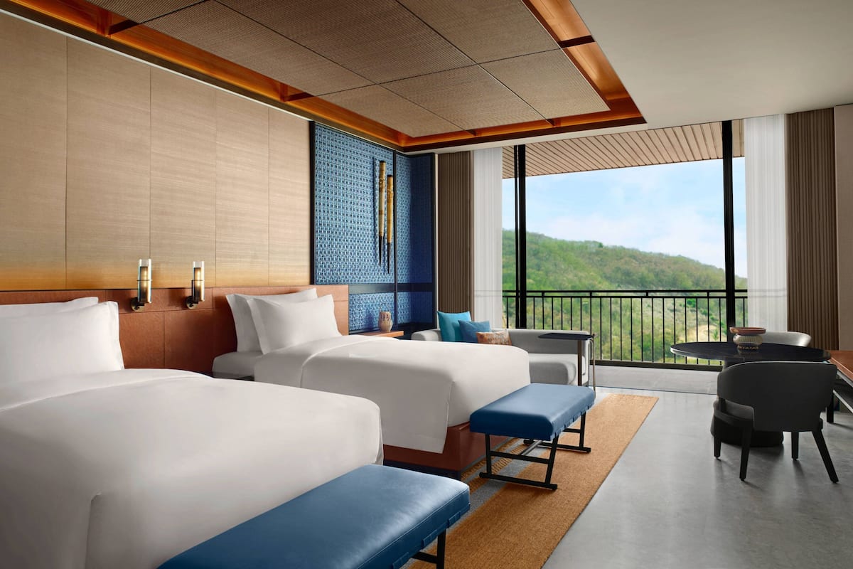 TA'AKTANA Suite, 2 Doubles, Sea view | 2 bedrooms, Egyptian cotton sheets, premium bedding, minibar
