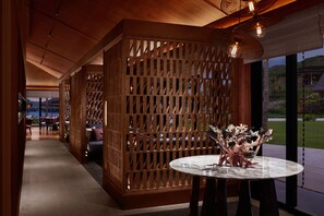 3 restaurants; breakfast, lunch, and dinner served - TA’AKTANA, a Luxury Collection Resort & Spa, Labuan Bajo (Labuan Bajo)