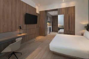 Premium bedding, pillowtop beds, in-room safe, desk