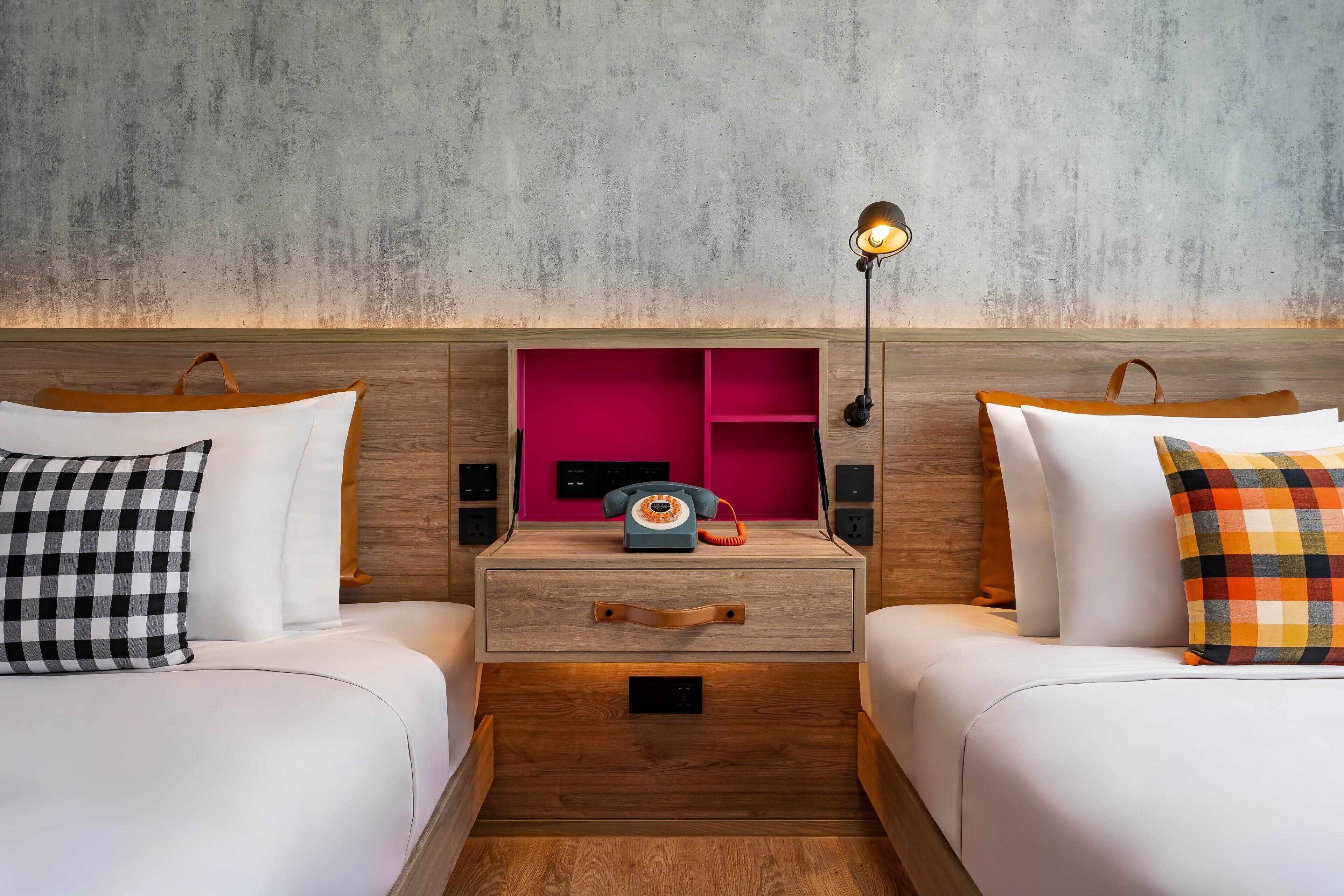 Coffre-fort, bureau, espace de travail pour ordinateurs portables