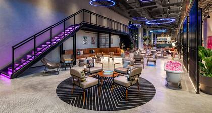 Moxy Bangkok Ratchaprasong