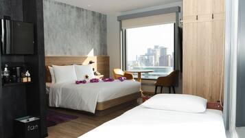 Room, 1 Queen Bed, City View, Corner | In-room safe, desk, laptop workspace, blackout drapes