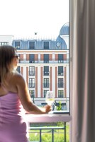 客房, 1 张大床, 城市景观 | 防过敏的被褥、办公桌、笔记本电脑工作区、隔音