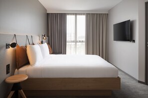 Room, 1 Queen Bed, City View | Hypo-allergenic bedding, desk, laptop workspace, soundproofing - Moxy Paris Clamart (Clamart)