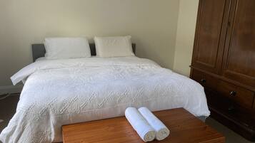 2 makuuhuonetta, silitysrauta/-lauta, vauvan matkasänky, ilmainen Wi-Fi