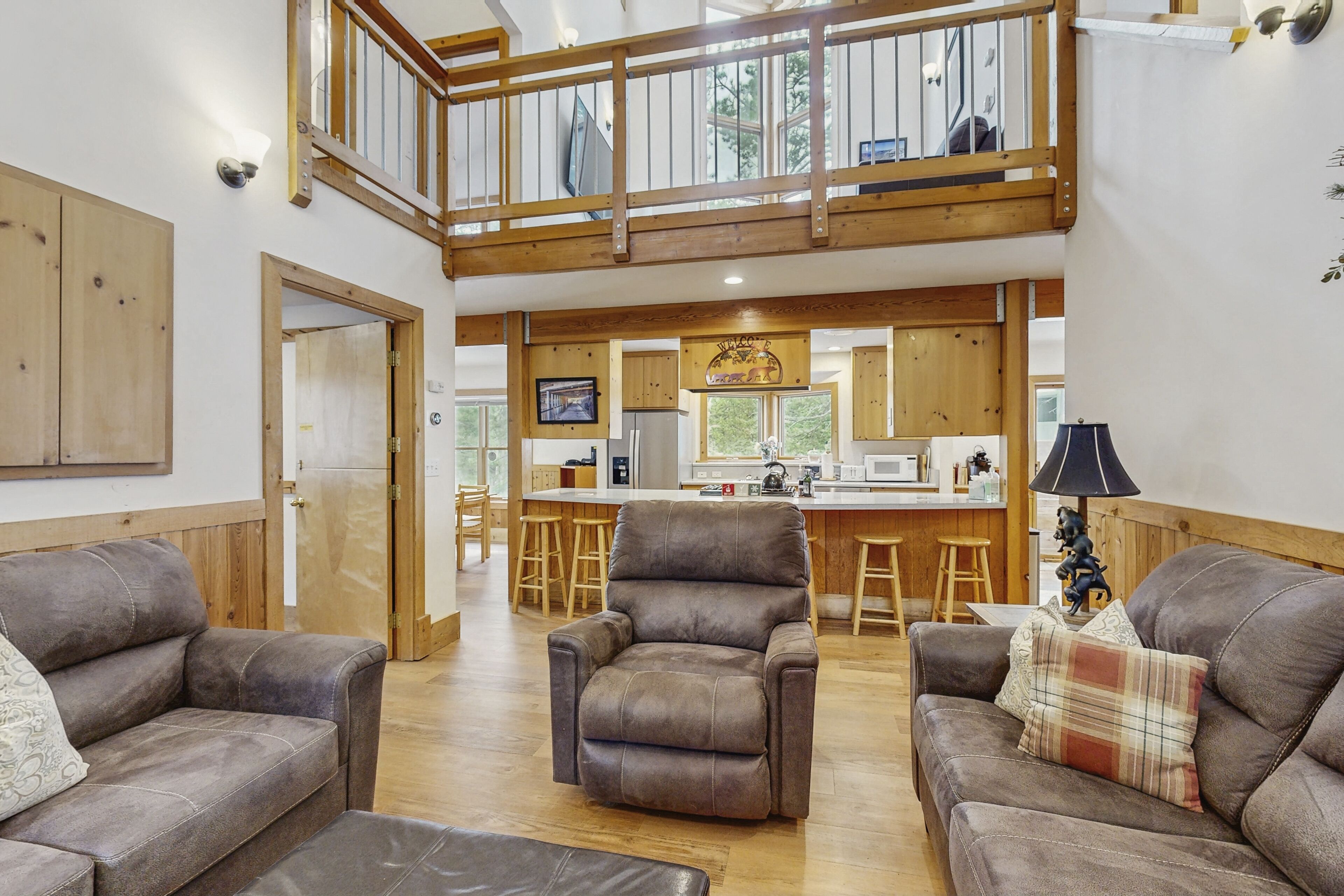 電視、壁爐、DVD 播放機、書籍