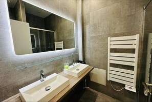 Douche, serviettes fournies
