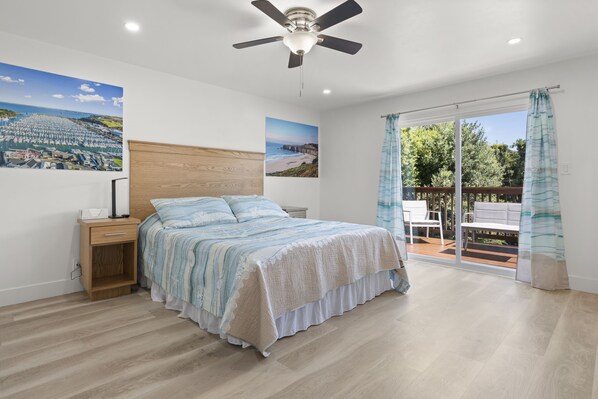 3 habitaciones, escritorio y tabla de planchar con plancha 