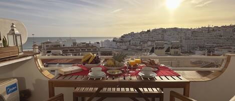 تناول الطعام بالخارج