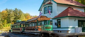 A loft retreat on a private street within walking distance to downtown! 