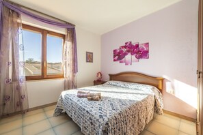 2 chambres, fer et planche à repasser, lit parapluie, Wi-Fi gratuit