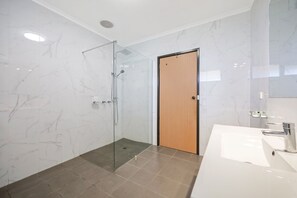 Towels - COUNTRY PLAZA HALLS GAP (Halls Gap)