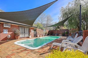 季节性开放的室外游泳池