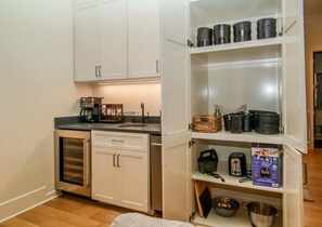 Fridge, cookware/dishes/utensils, ice maker - Jefferson Manor A | Best Playoff Weekend Rate (Oxford)