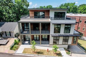 Exterior - Jefferson Manor A | Best Playoff Weekend Rate (Oxford)