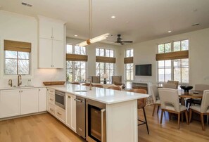 Cookware/dishes/utensils - Jefferson Manor B by Apex Short Term Stays, Best Rate for Citadel GameDay! (Oxford)