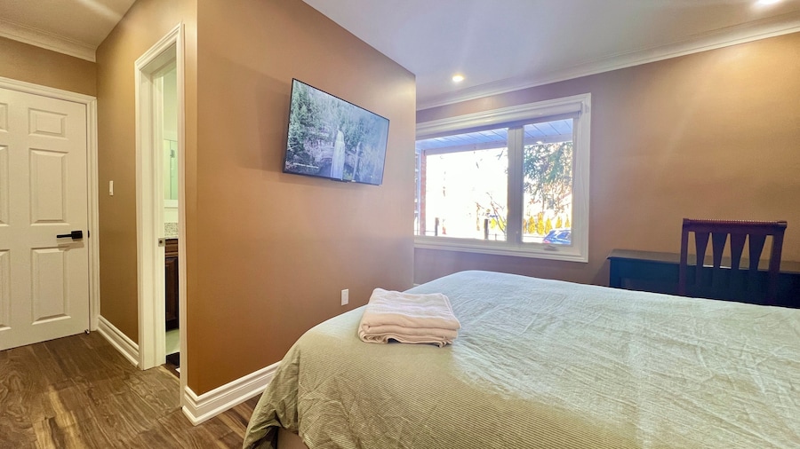 Upgraded Ensuite Rooms 7-min to Subway Near Downsview Rogers Stadium