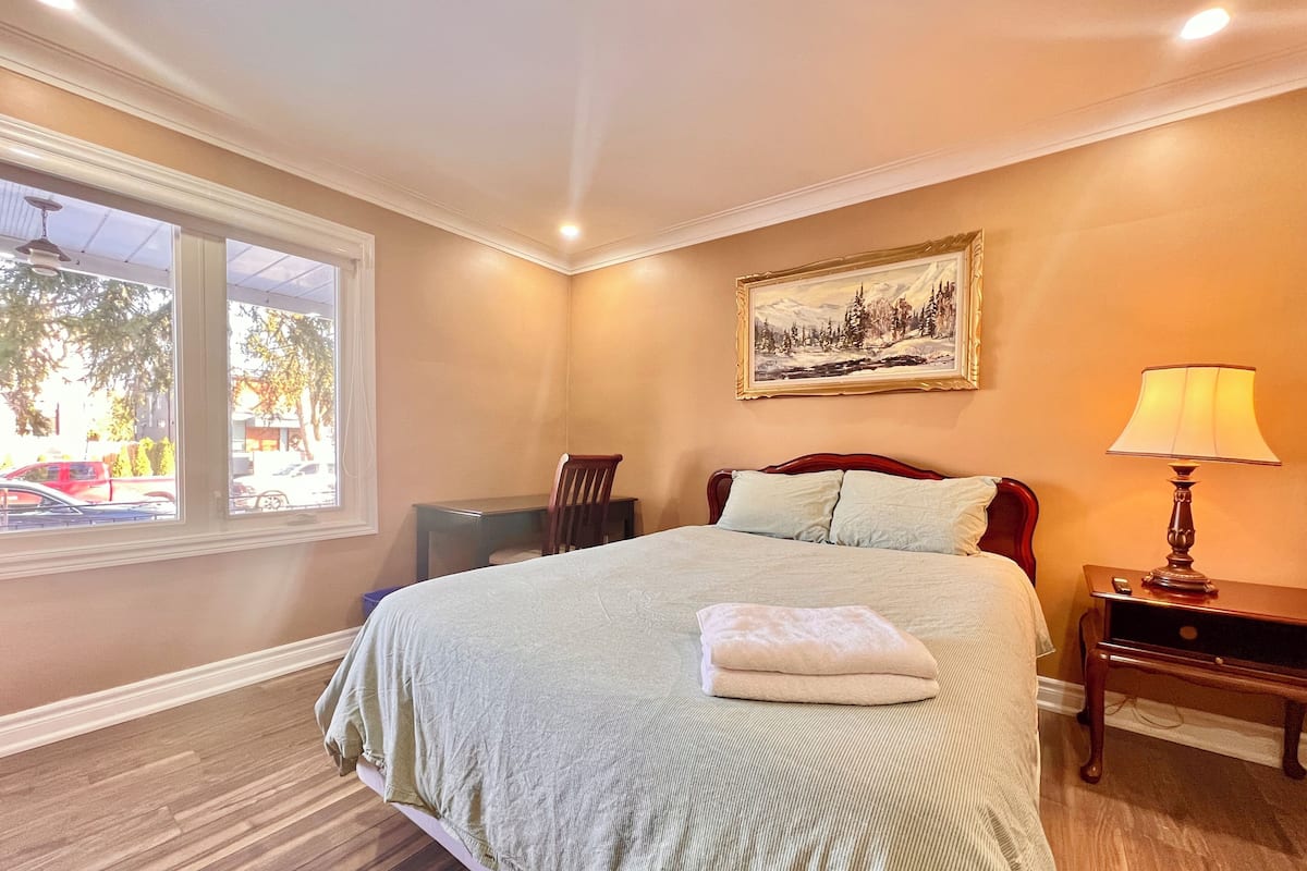 Habitación Deluxe, 1 cama de matrimonio, baño privado | Sábanas de algodón egipcio, ropa de cama de alta calidad, escritorio