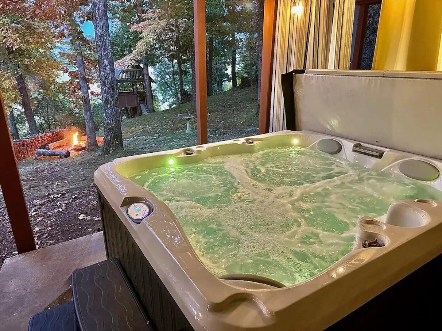 Trailhead Treehouse: backyard MTB trail, HOT TUB