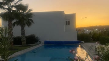 Outdoor pool, a heated pool