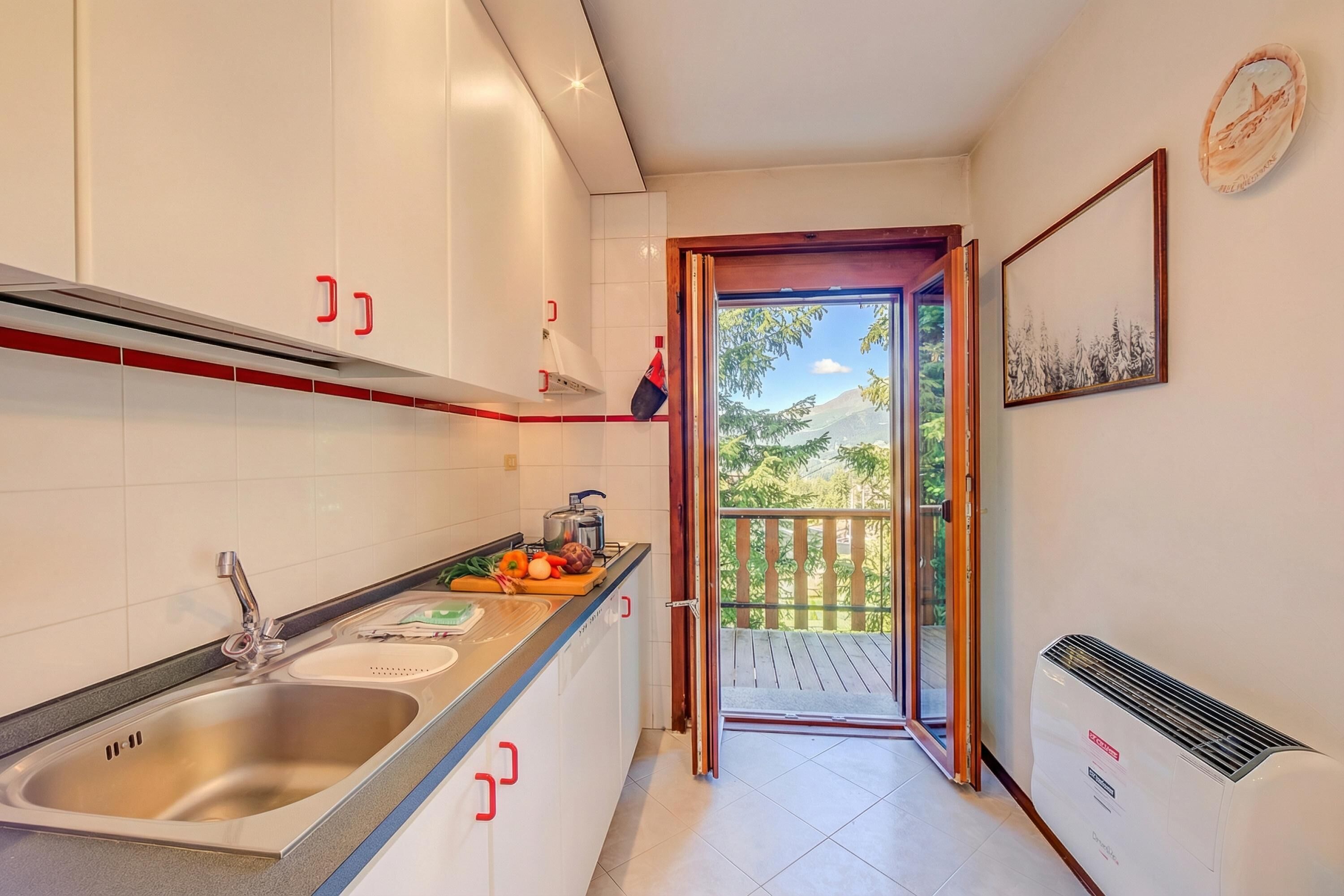 Frigorifero, microonde, forno, piano cottura