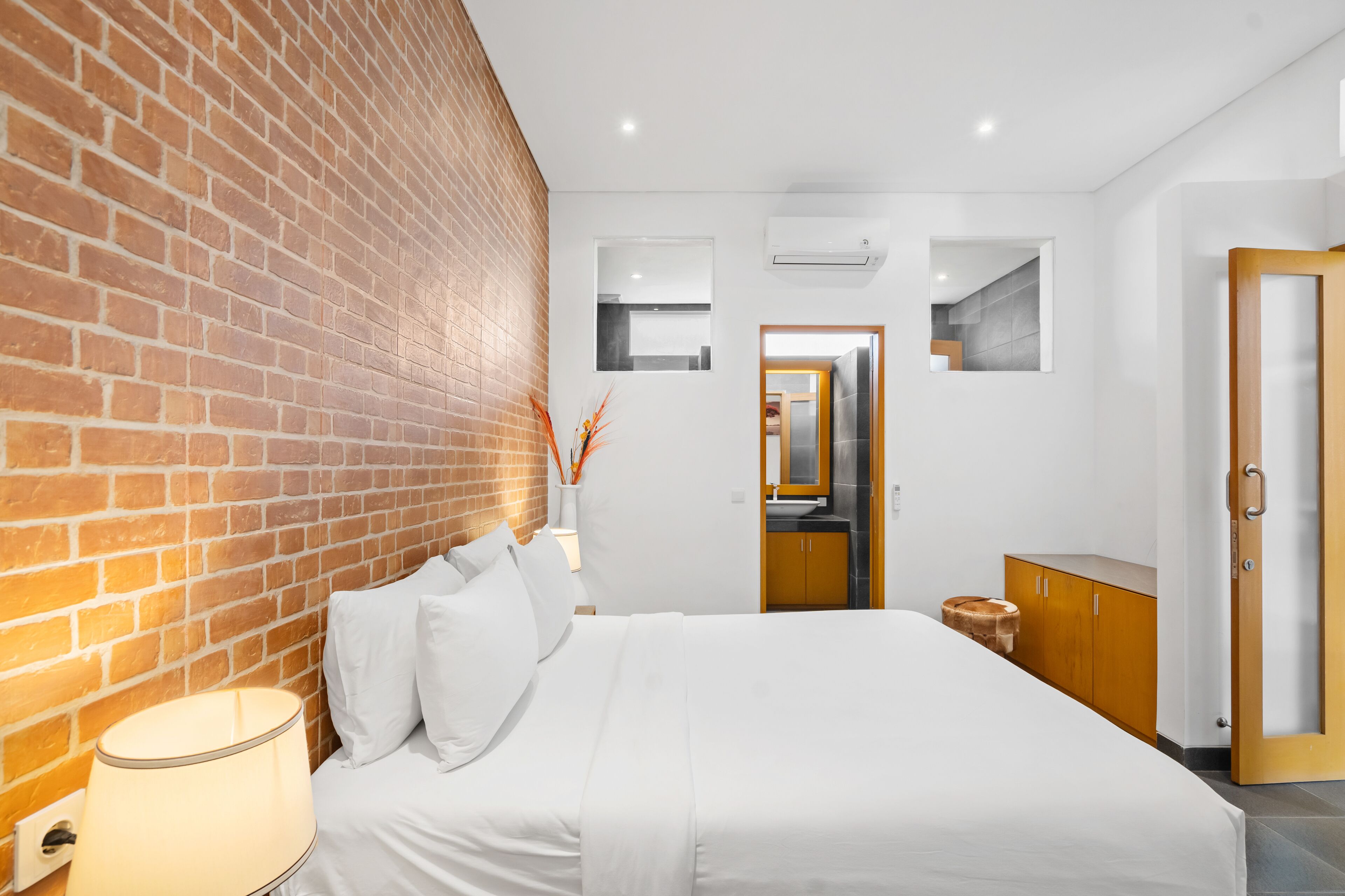 Villa | 2 bedrooms, in-room safe, desk, laptop workspace