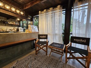 Snack bar