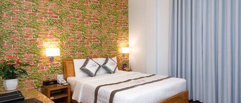 Deluxe Double Room | Desk, blackout drapes, soundproofing, free WiFi