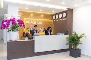 Reception - Yen Nam Hotel Hoang Van Thu (Ho Chi Minh City)
