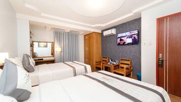 Habitación Deluxe con 2 camas individuales | Escritorio, cortinas opacas, sistema de insonorización y wifi gratis