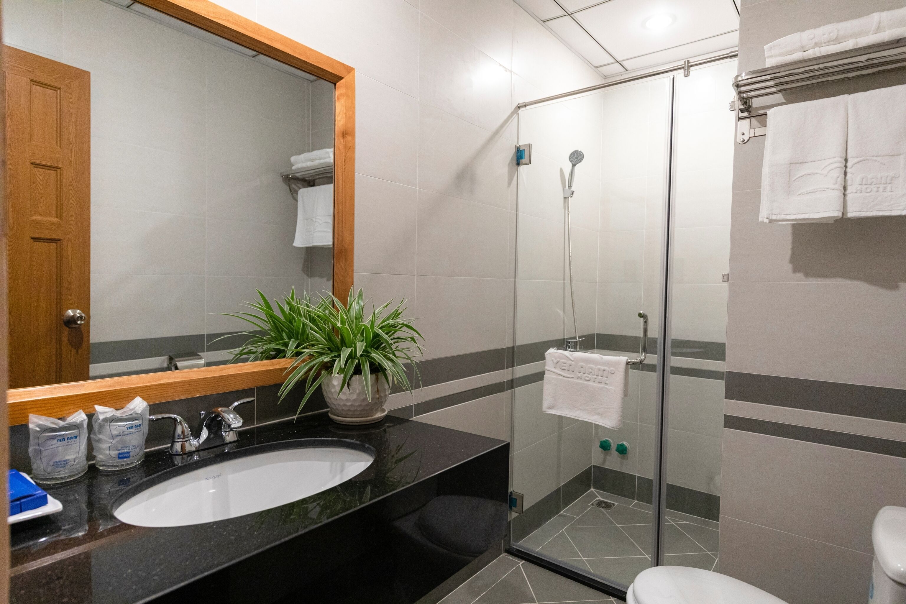 Habitación Deluxe doble | Baño | Secador de pelo, albornoces, zapatillas y bidé