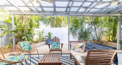 Tropical Garden Villa | 5 mins from City Centre