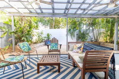 Tropical Garden Villa | 5 mins from City Centre