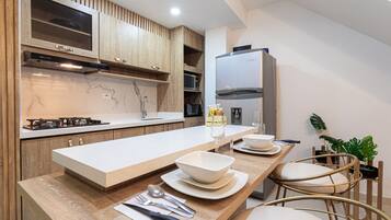 Fridge, microwave, stovetop, coffee/tea maker