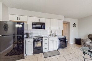 Fridge, microwave, oven, stovetop - Light-filled Branson condo with open layout, well-equipped kitchenette, & patio (Branson)