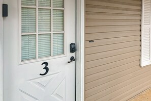 Exterior detail - Light-filled Branson condo with open layout, well-equipped kitchenette, & patio (Branson)