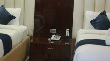 Deluxe Double or Twin Room | Bathroom | Free toiletries, hair dryer, slippers