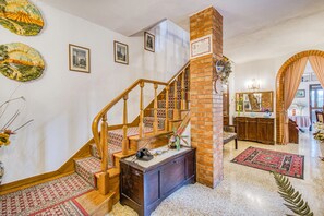Nhà dành cho gia đình, nhiều phòng ngủ, cạnh núi (Villa Paola Private Pool Gym in) | Nội thất