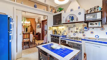 Family House, 5 Bedrooms, Fireplace, Mountainside (Villa Paola Private Pool Gym in) | Private kitchen